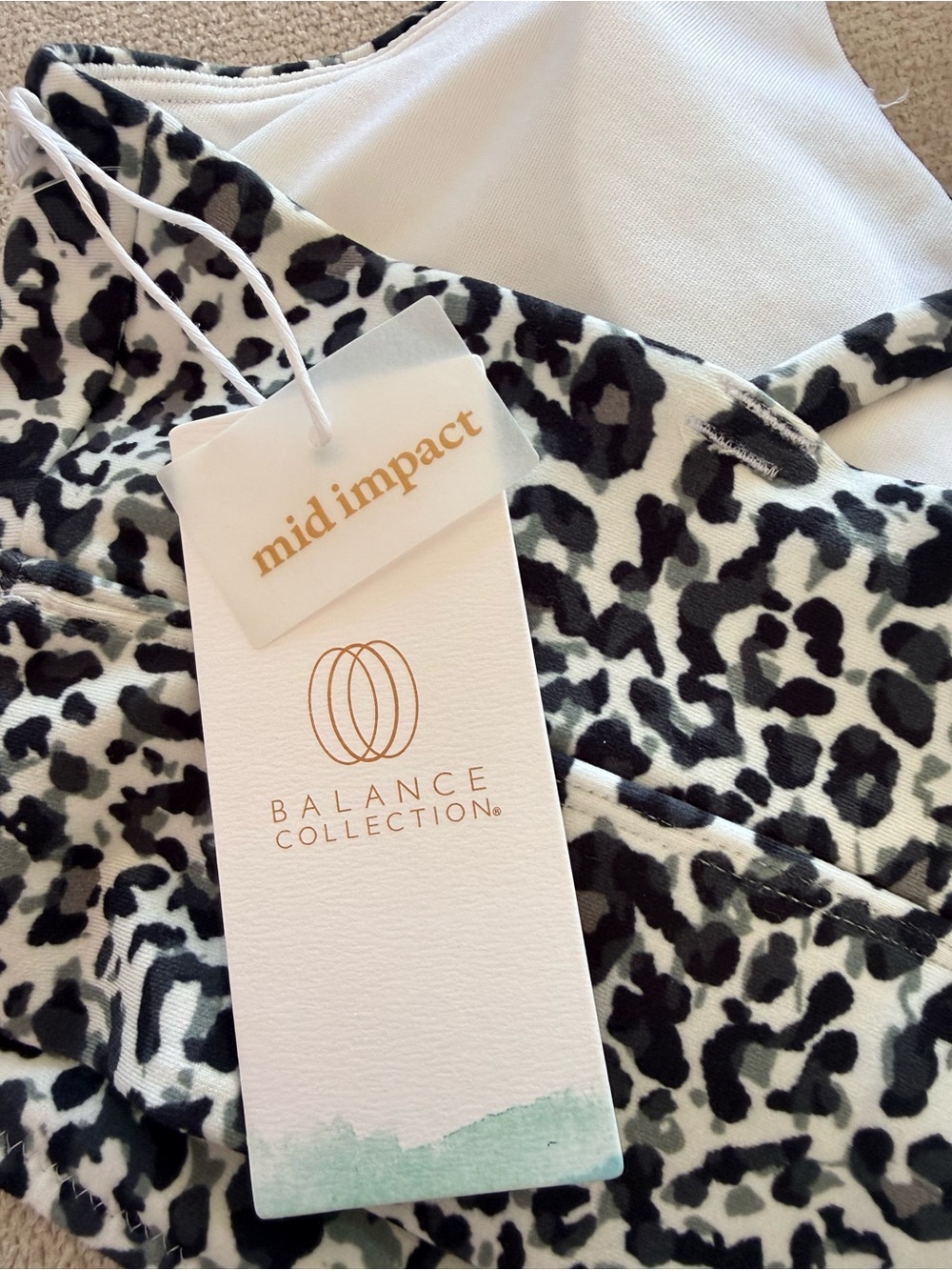 Black & White Leopard Print Strappy Back Sports Bra- NWT- Sz L - Picture 3 of 4